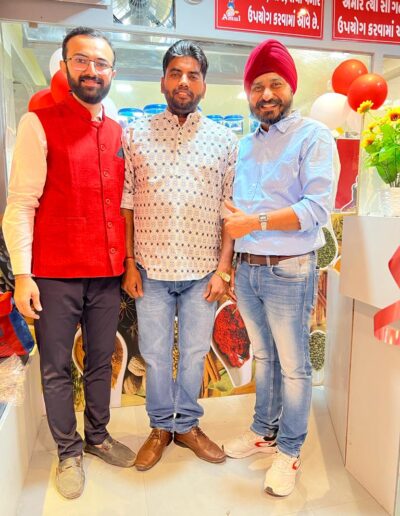 Positive papaji is an Analyst. with Positive Paaji named social media handles, he spread his analytical business idea, he visited at the opening ceremony